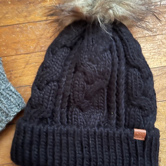 Lot of 4 cute warm women's winter hats (lined) - Picture 8 of 9